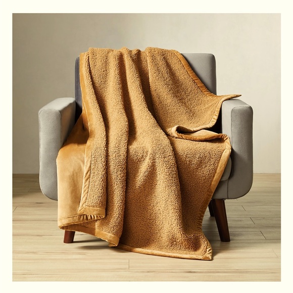 🐻 NWT Faux Fur Throw - Picture 1 of 4